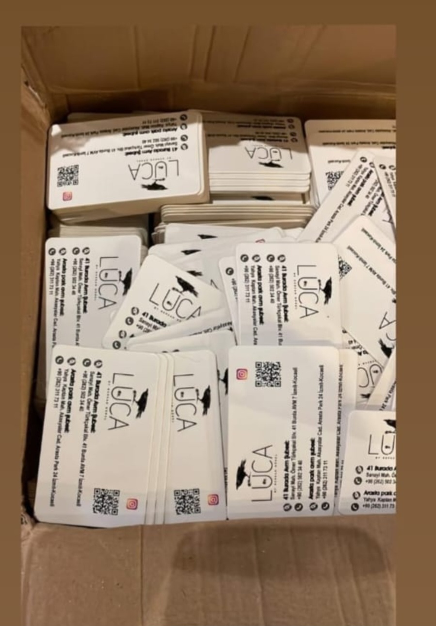 qr kodlu kartvizit 600 gramaj kalın kabartmalı cilalı laklı 